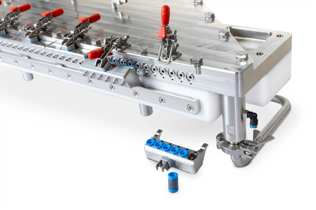 Depositing head with a row of nozzles, with a removable nozzle module and a single pinch valve cartridge in front
